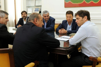 Intendentes Vecinalistas junto al gobernador Axel Kicillof