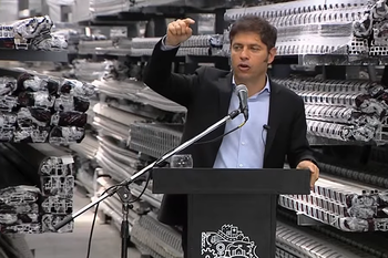 axel kicillof rechazo la motosierra de milei: el ajuste no perjudica al gobernador, sino al pueblo