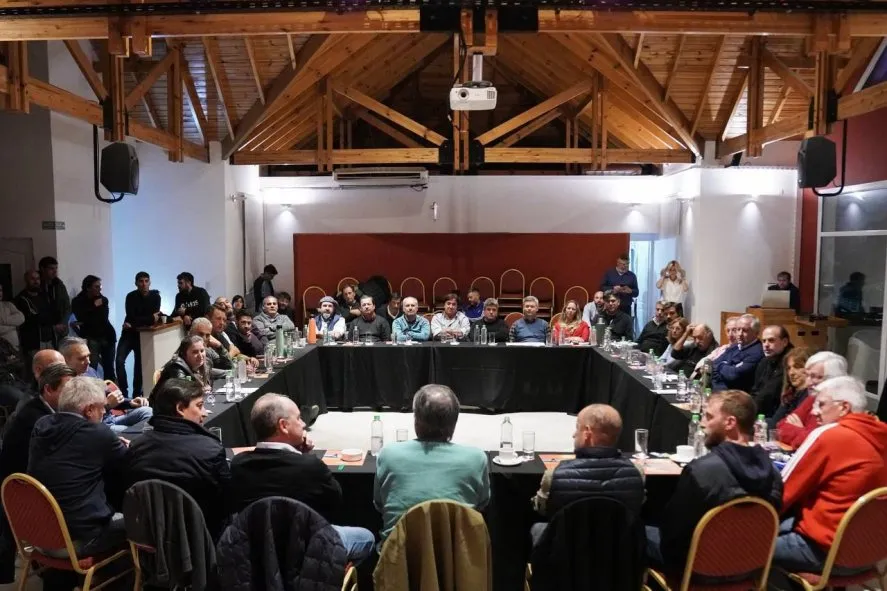 La última reunión del PJ bonaerense en la Sexta sección. La última reunión del PJ bonaerense en la Sexta sección.