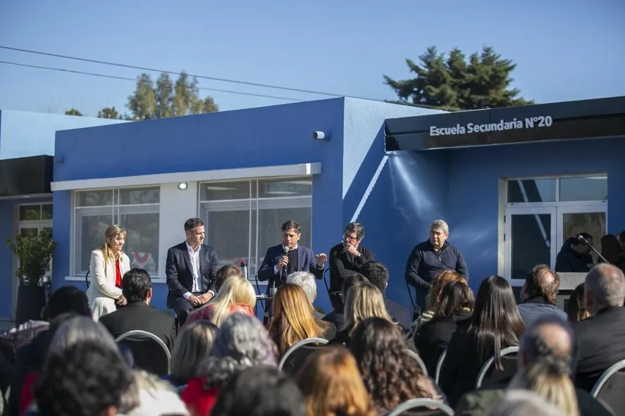 Axel Kicillof y Federico Achával en la inauguración de la Escuela 20 de Pilar