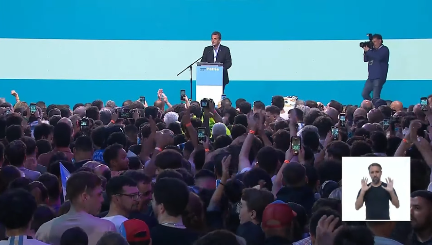 El candidato de Unión por la Patria y ganador de las elecciones, Sergio Massa, habló tras conocerse que tendrá un balotaje ente Javier Milei. El candidato de Unión por la Patria y ganador de las elecciones, Sergio Massa, habló tras conocerse que tendrá un balotaje ente Javier Milei.