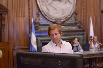 cruzaron a funcionario de rodriguez larreta por las medidas de turismo