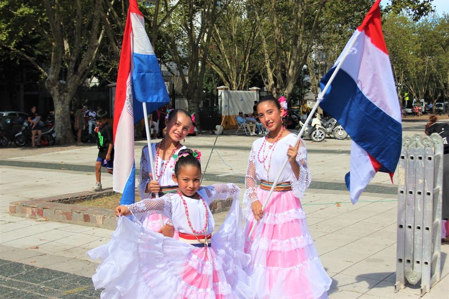 Integrantes de ballet paraguayo participando de la