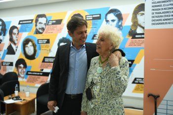 Axel Kicillof junto a Estela de Carlotto.
