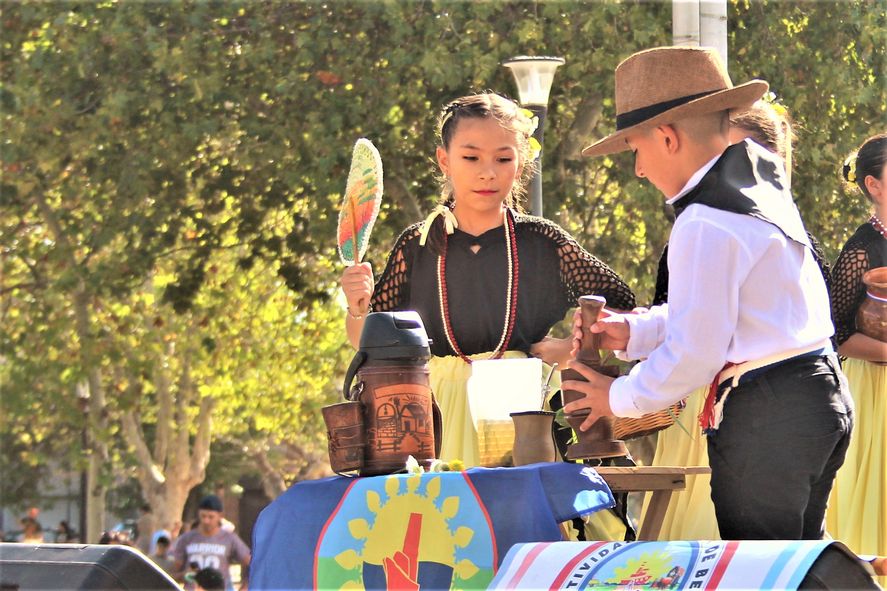 Ballets de la Región participando en los eventos de la colectividad