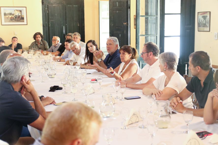 Senadores del Frente de Todos buscan una reunión con Kicillof para acelerar el trabajo legislativo.
