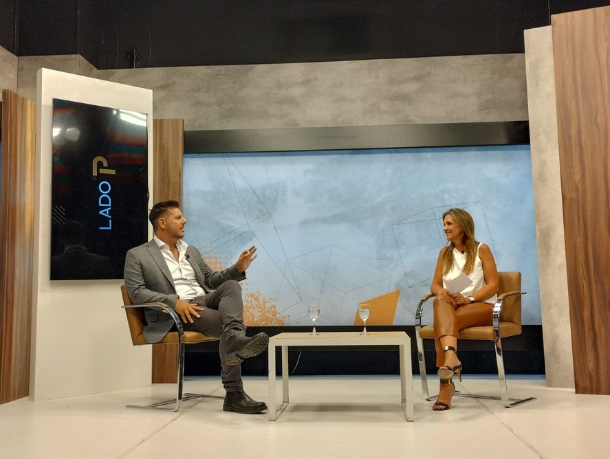 Gonzalo Atanasof en Lado P, conducido por Ana Ortiz. Las fotos de esta nota fueron realizadas con un Motorola Moto G52.