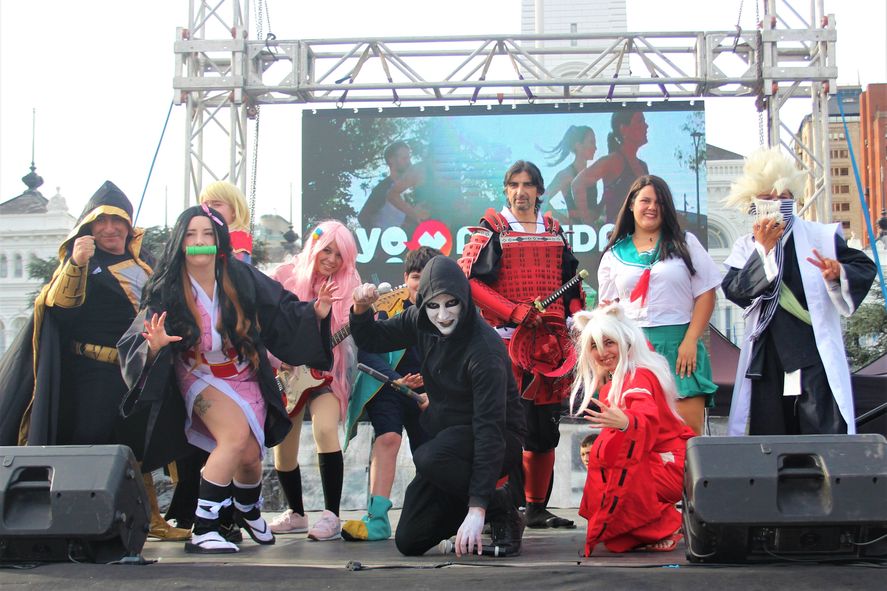 Fanáticos de todas las edades participaron del desfile sobre el escenario 