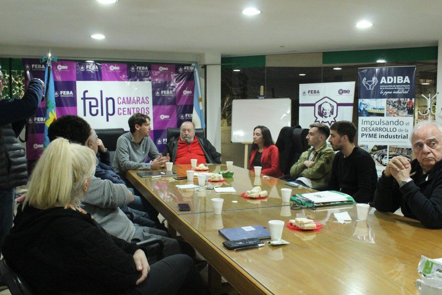 Gastón Castagneto reunido con integrantes de la Federación Empresaria de La Plata. Gastón Castagneto reunido con integrantes de la Federación Empresaria de La Plata.