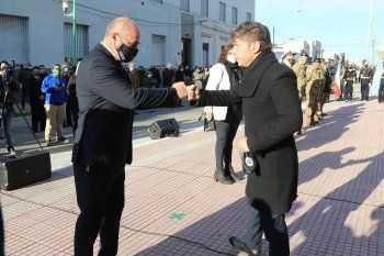El intendente de Ensenada, Mario Secco, junto a Axel Kicillof