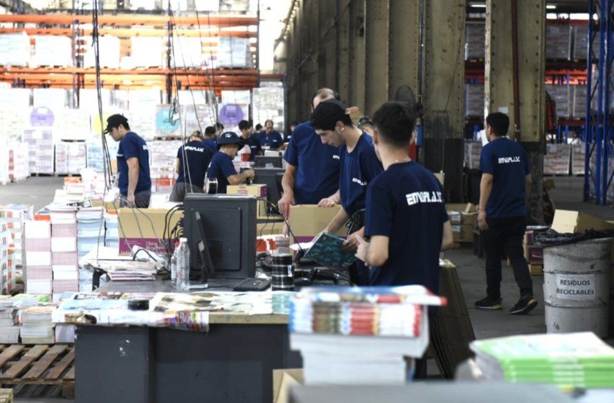 La Nación busca distribuir 11 millones de libros escolares en todo el país.