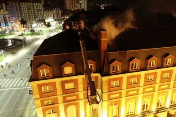 Incendio en el techo del teatro Auditorium de Mar del Plata. Incendio en el techo del teatro Auditorium de Mar del Plata.