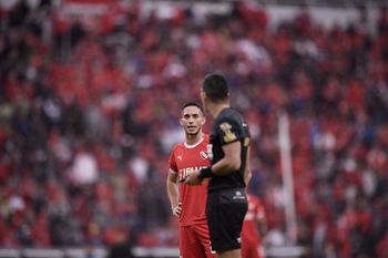 ¿robo en el clasico de avellaneda?: independiente y racing empataron en un partido polemico por un penal y el var