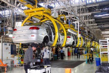 mejor que el ano pasado, pero peor que junio: la actualidad de la industria automotriz