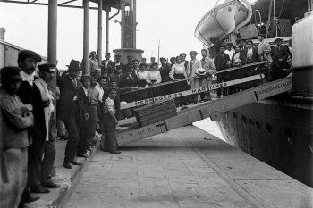 Los abuelos que bajaron de los barcos que generaron la trillada frase
