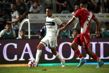 Insaurralde no pudo darle el juego que le falta a Gimnasia.