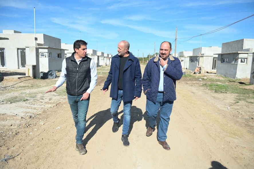 En Ranchos, Martín Insaurralde recorrió obras junto al intendente Juan Manuel Álvarez