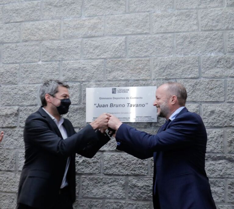 Martín Insaurralde y Matías Lammens inauguraron un gimnasio