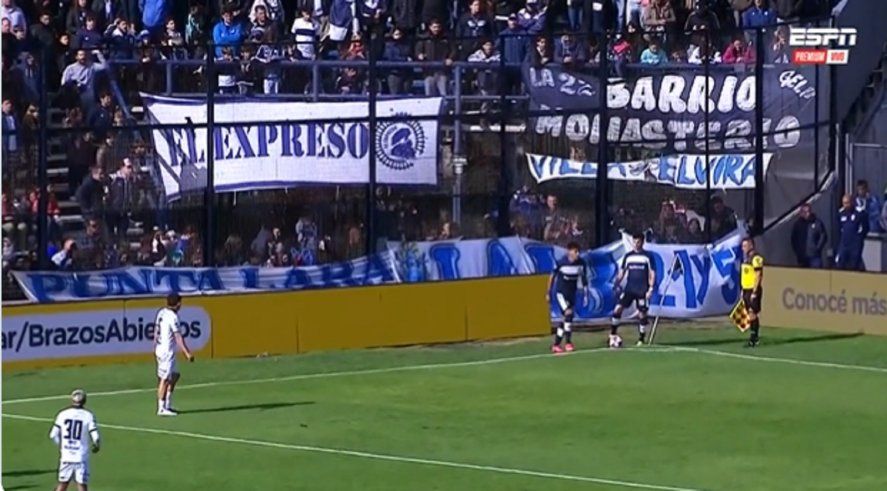 La imagen del insólito gol que le anularon a Gimnasia a instancia del VAR ante Sarmiento La imagen del insólito gol que le anularon a Gimnasia a instancia del VAR ante Sarmiento