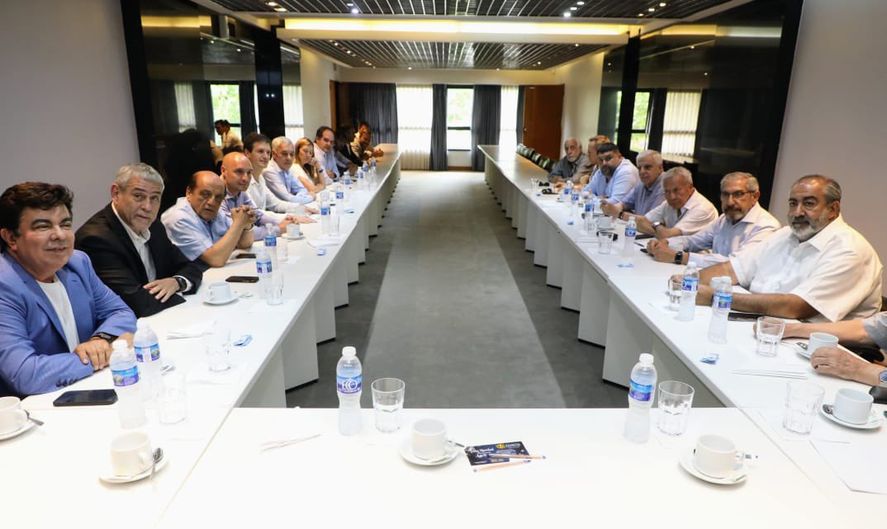 Los intendentes y la CGT, cara a cara