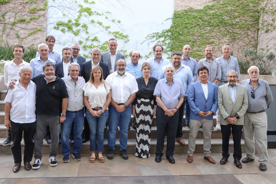 Los intendentes peronistas del conurbano con la CGT