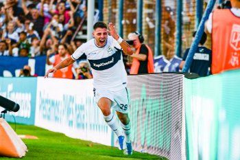 Ivo Mammini festeja su primer gol en el Bosque con la camiseta de Gimnasia (Foto: Prensa GELP)