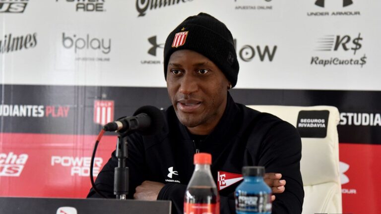 Estudiantes lo esperó y Ayoví avisó que está para jugar