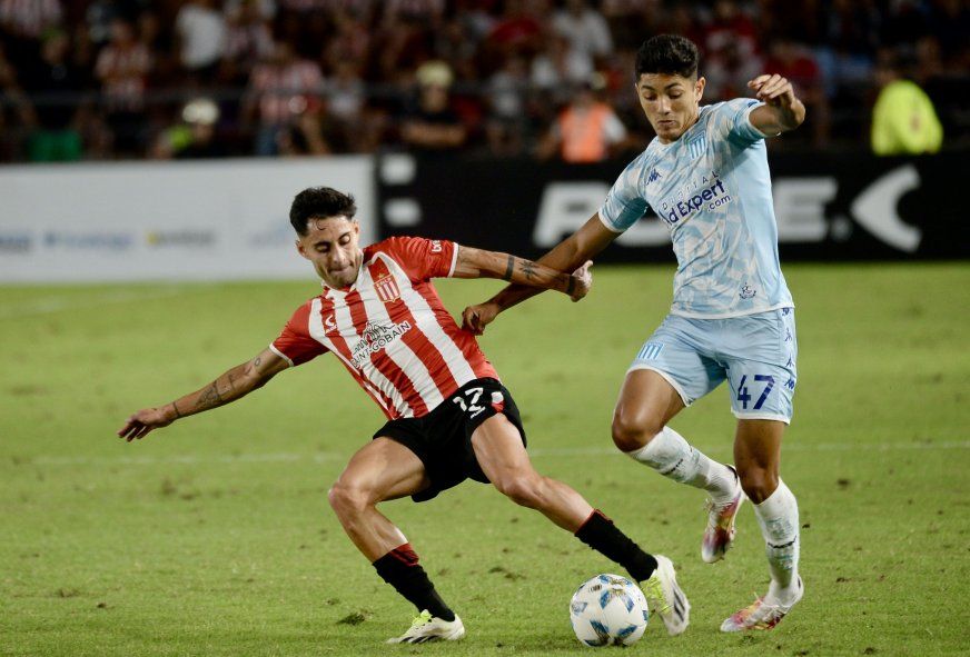 Altamirano, una de las modificaciones realizadas por Eduardo Domínguez ayer en el empate entre Estudiantes y Racing Altamirano, una de las modificaciones realizadas por Eduardo Domínguez ayer en el empate entre Estudiantes y Racing