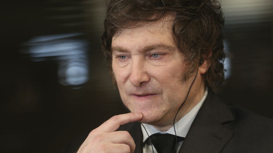 Javier Milei en la mira de la UCR bonaerense