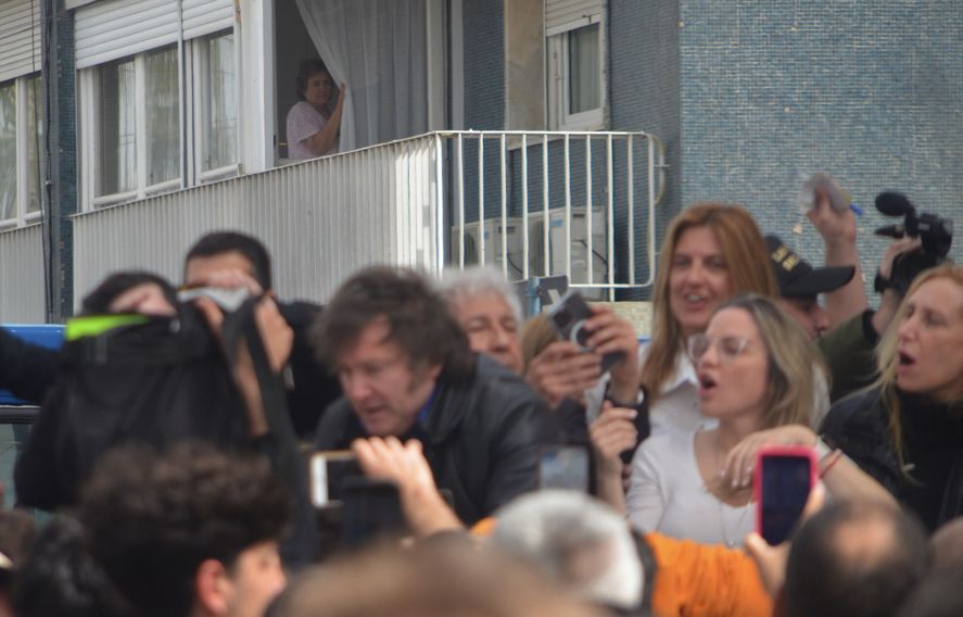 Javier Milei en Olavarría: Motosierra en mano y un repertorio lleno de clichés Javier Milei en Olavarría: Motosierra en mano y un repertorio lleno de clichés