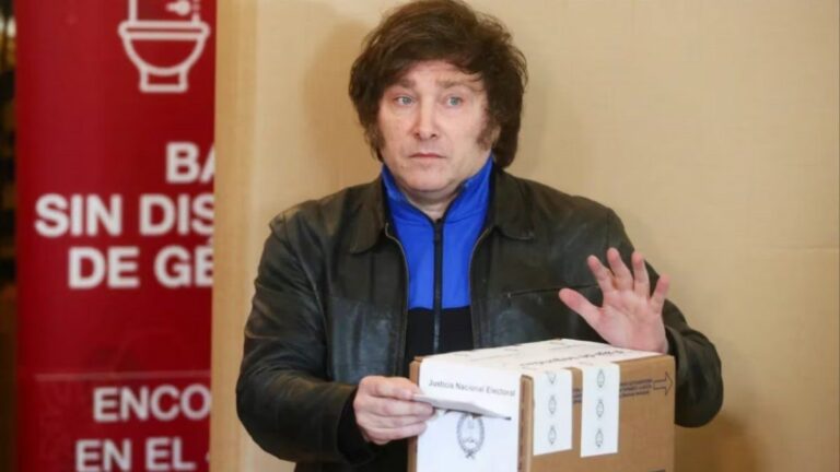 Como Carlos Bilardo: las cábalas de Javier Milei para ganar las elecciones como en las PASO