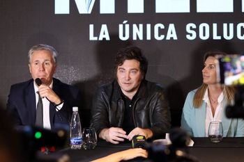 Javier Milei espera juntar al menos cien mil fiscales para las elecciones primarias.