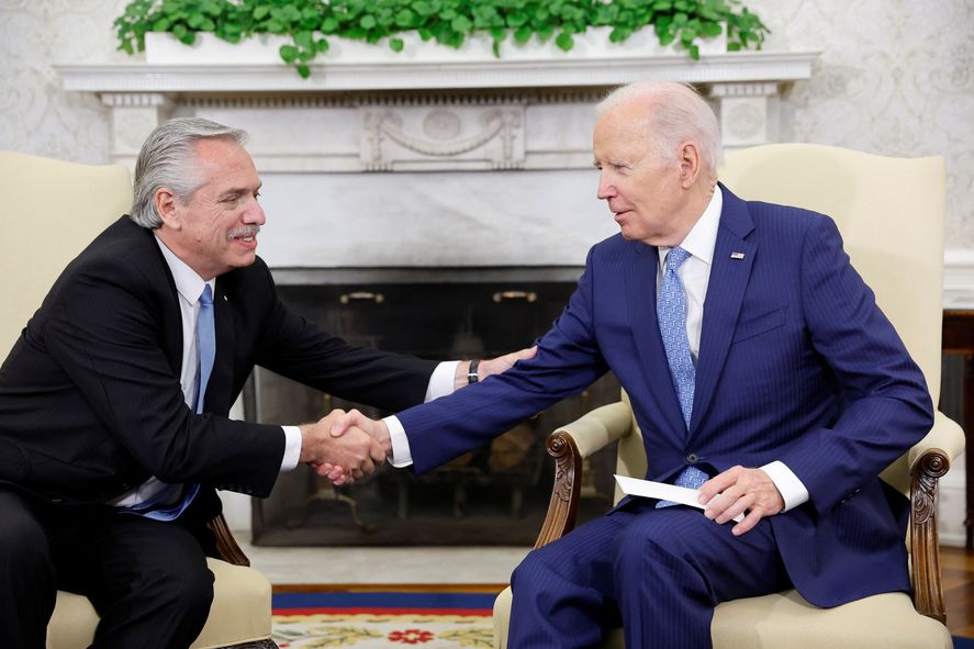 Alberto Fernández junto al presidente de los Estados Unidos, Joe Biden.