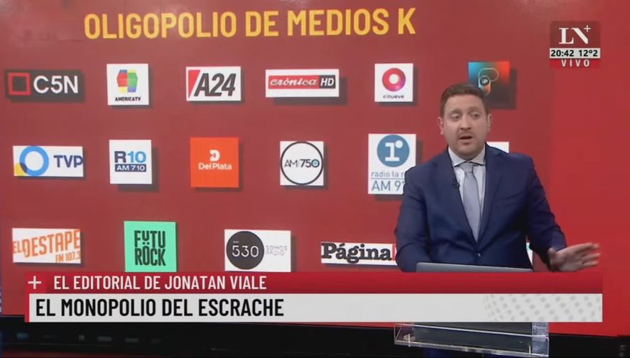 Jonatan Viale atacando a medios por ser supuestamente del kirchnerismo. Lo más increíble es que incluyó entre ellos al Grupo América 