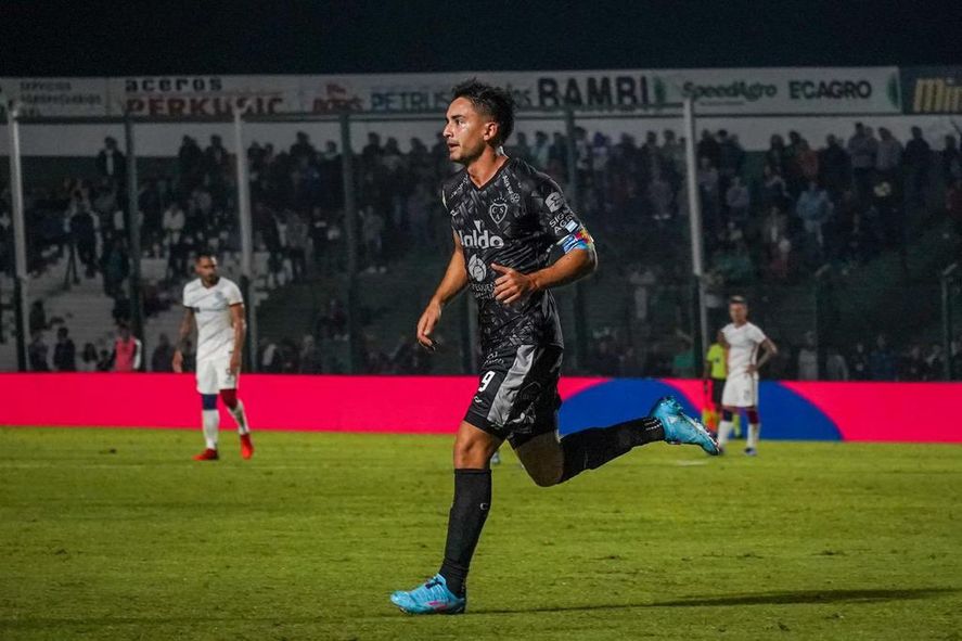 Sarmiento dio el golpe en La Plata y va por más: su choque con Defensa será uno de los partidos liberados de la fecha 11.