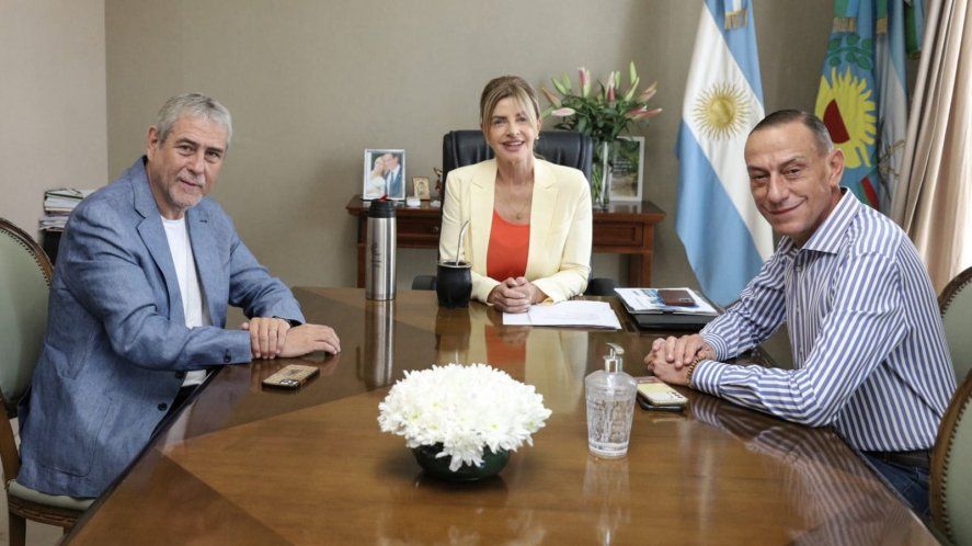 Jorge Ferraresi, flamante interventor de Edesur, junto a la intendenta de Cañuelas, Marisa Fassi.