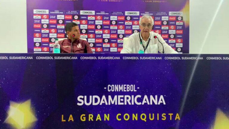 Carlos Bilardo fue recordado por Jorge Fossati en el Bosque