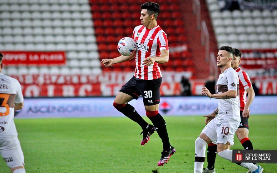 Jorge "Corcho" Rodríguez con la camiseta de Estudiantes (Prensa EDLP)