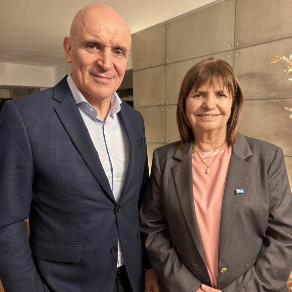 José Luis Espert posó por separado con Patricia Bullrich y con Horacio Rodríguez Larreta.
