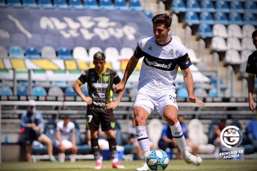 José Paradela figura entre los concentrados de Gimnasia aunque podría convertirse en refuerzo de River.