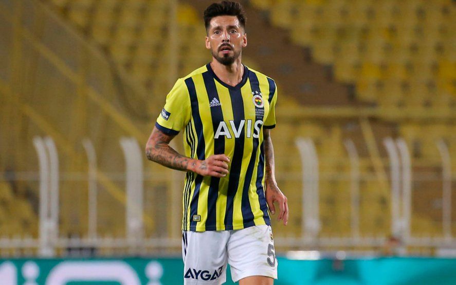 José Sosa, el ex Estudiantes termina su contrato el 30 de junio con Fenerbahce de Turquía.