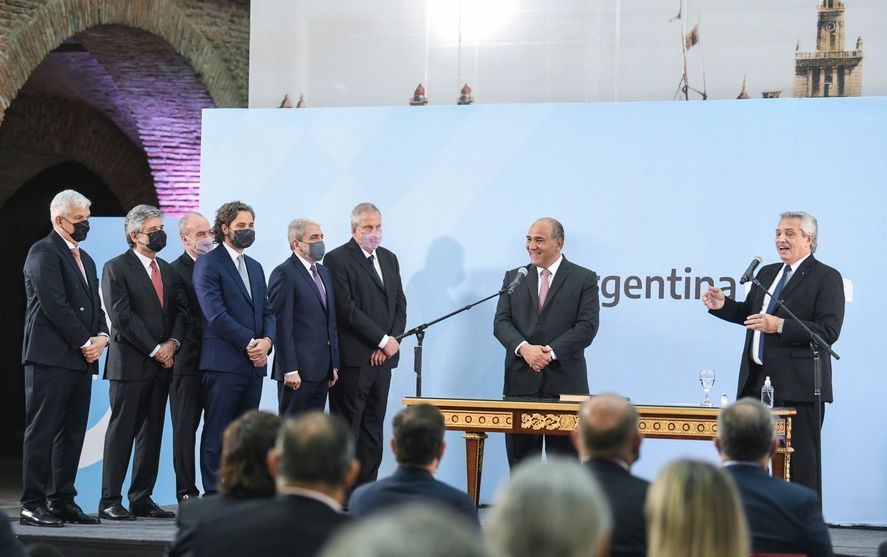 Juan Manzur juró como nuevo jefe de Gabinete de Minisitros.
