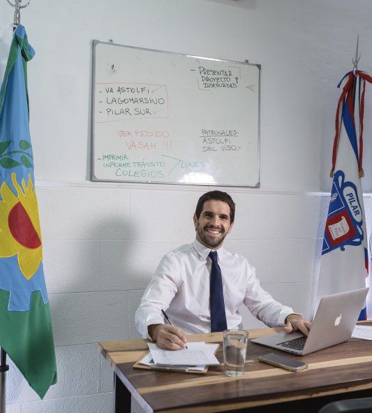 Juan Martín Tito es uno de los dos precandidatos a intendente de Pilar por La Libertad Avanza. Juan Martín Tito es uno de los dos precandidatos a intendente de Pilar por La Libertad Avanza.