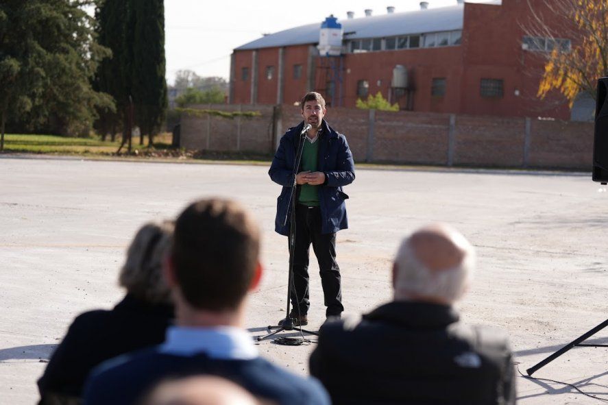 Juan Ustarroz, el intendente de Mercedes va por un segundo mandato. Juan Ustarroz, el intendente de Mercedes va por un segundo mandato.