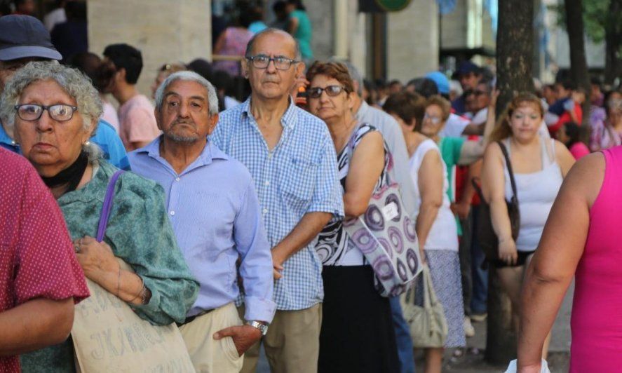 A partir de este lunes, los jubilados y pensionados comenzarán a cobrar el bono de $12.000.