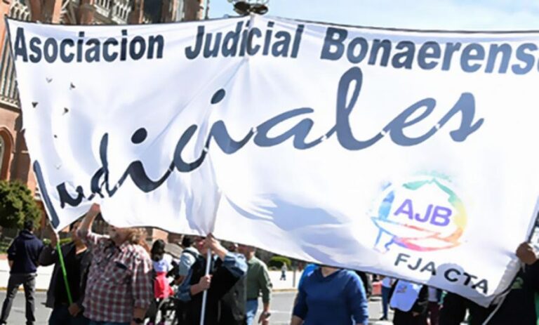 Judiciales también reclaman reabrir paritarias