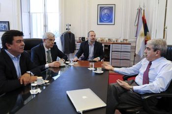 anibal fernandez y julian dominguez, ¿tregua o bomba de tiempo en el nuevo gabinete?