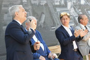 Julio Alak junto al gobernador Axel Kicillof