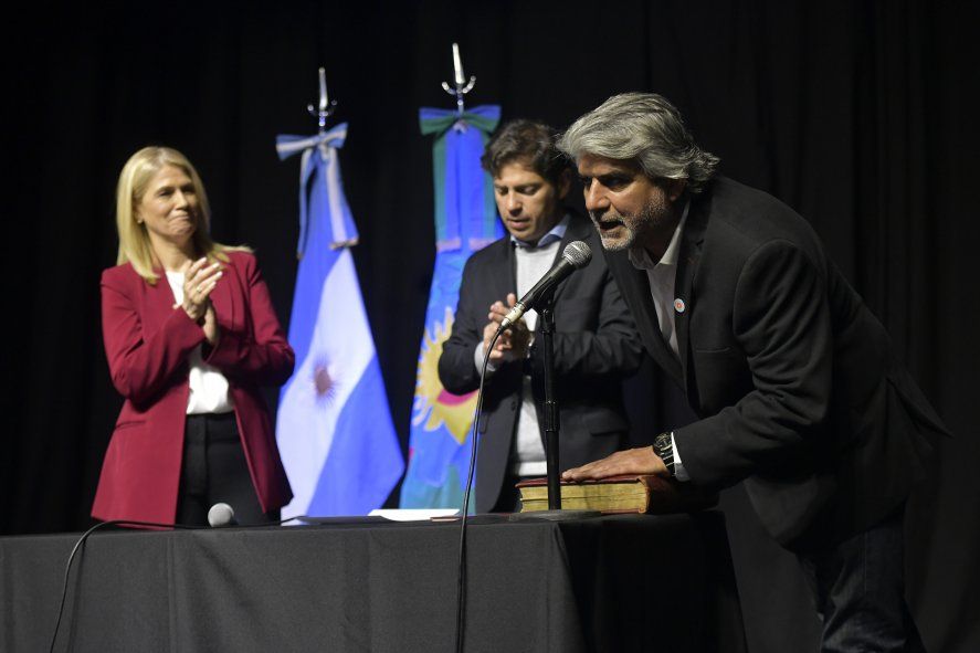 Walter Correa durante su asunción como Minsitro de Trabajo junto a Axel Kicillof