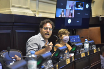 El diputado provincial por el Frente de Izquierda, Guillermo Kane, analizó los vínculos del Estado con el crimen organizado, en especial el narcotráfico.